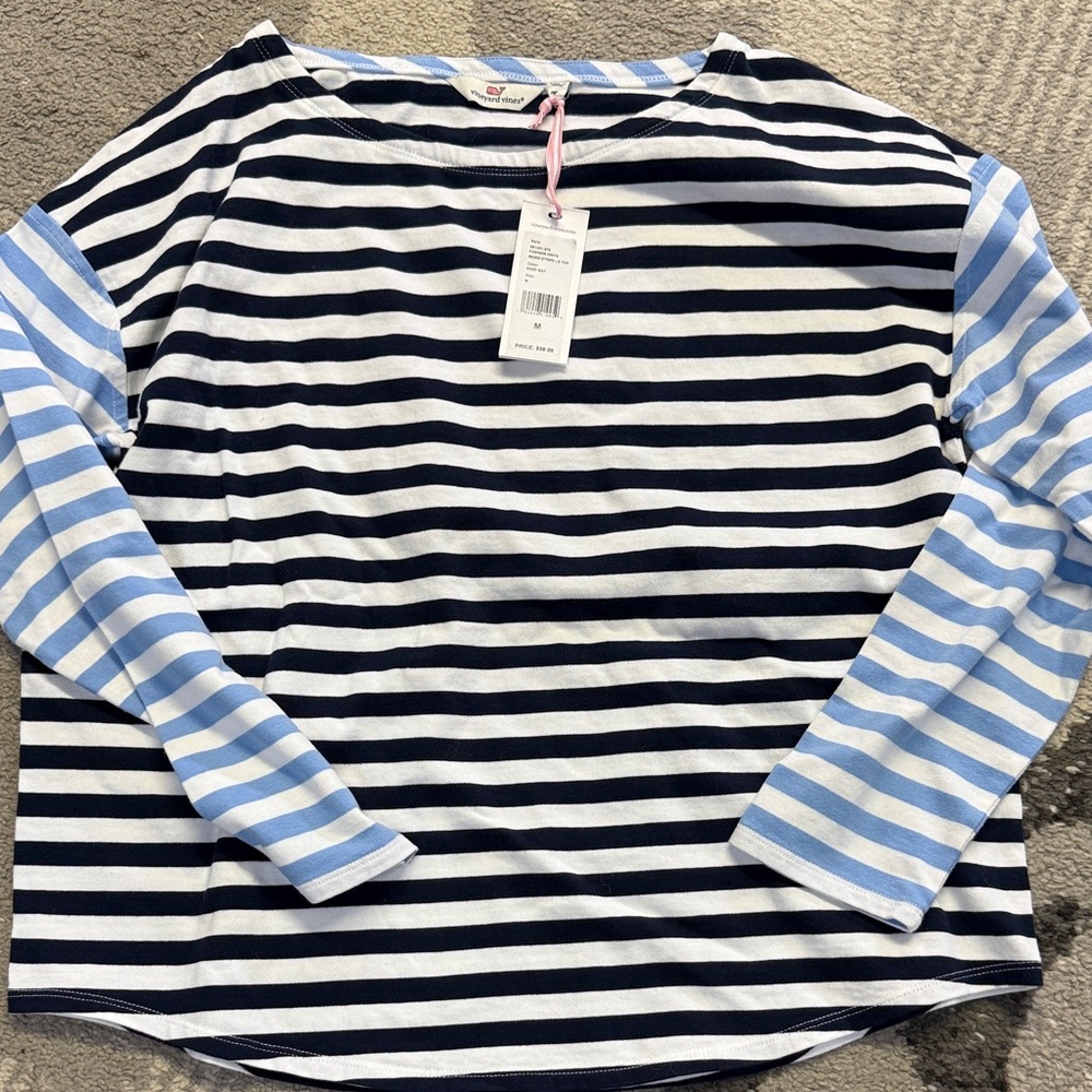 Vineyard Vines new w tag. navy and Light Blue Striped Long Sleeve size M